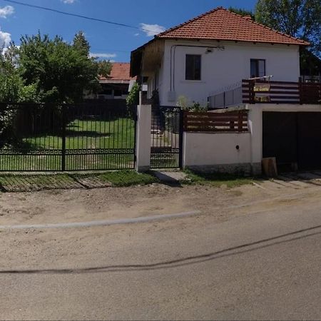 Penzion Texas House Novaci-Străini Exteriér fotografie